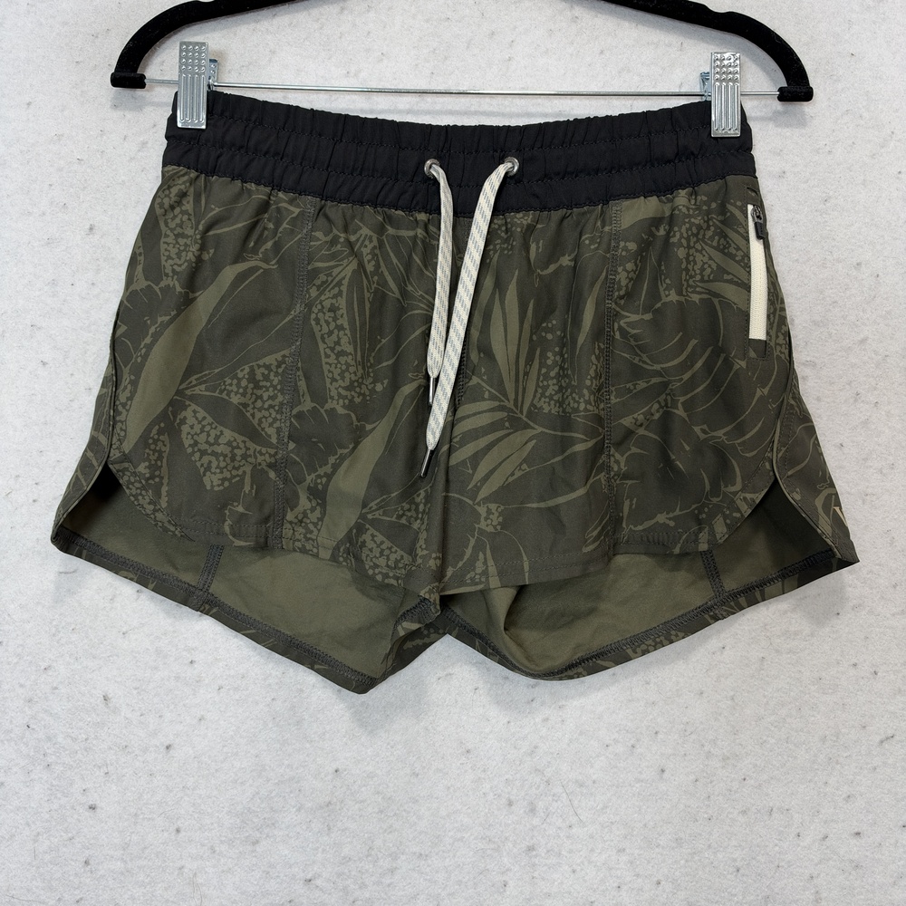 Vuori Shorts Womens Small Green Floral Lined Athletic Running Training 4 Inch
